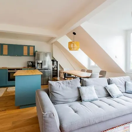 Modern Loft With Terrace In Paříž